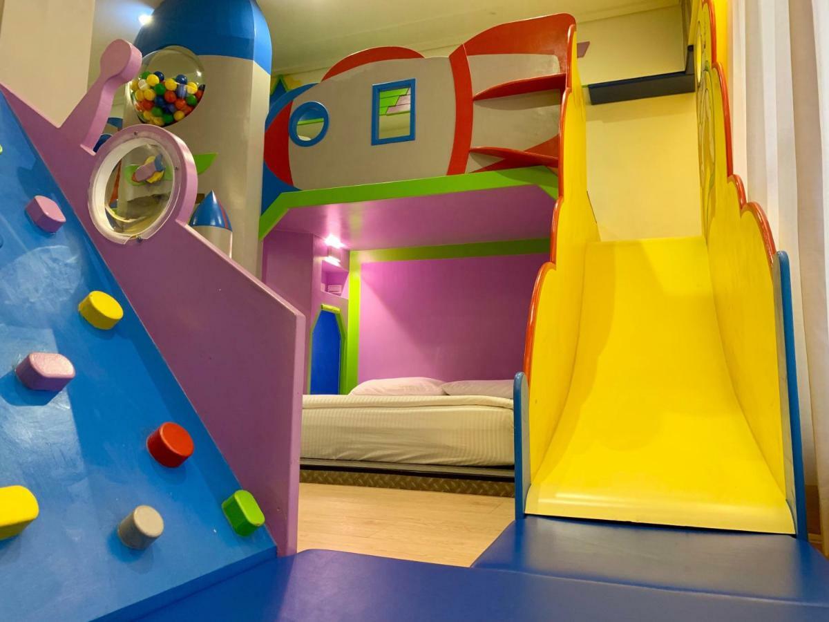Fun Holiday Family Hostel تاينان المظهر الخارجي الصورة